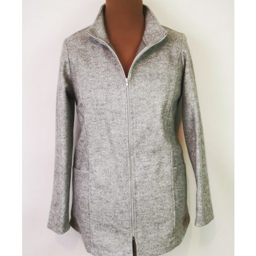 Álló nyakú, cipzáras, zsebes, átmeneti pulóver 42-52