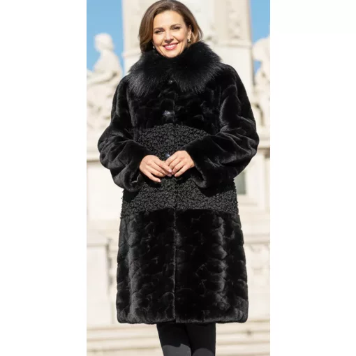 Nagyon szép, fekete színű, gombos, selyembéléses, zsebes, anyagában mintás, műszőrme kabát  2XL/4XL