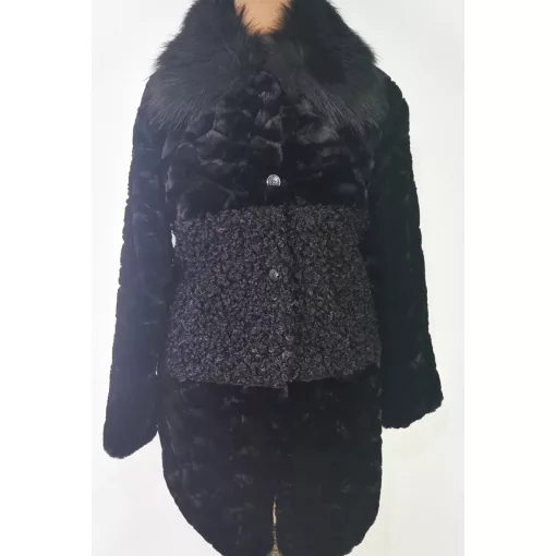 Nagyon szép, fekete színű, gombos, selyembéléses, zsebes, anyagában mintás, műszőrme kabát  2XL/4XL