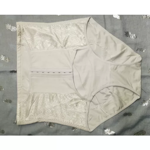 Magasított derekú, elől kapcsos, csipke díszítésű, dupla, selymes anyagú, alakformáló fehérnemű XL/2XL-3XL/4XL