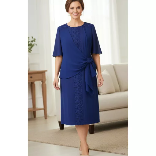 Elől  csipke rátétes, sötétkék színű,  alkalmi ruha 42-52