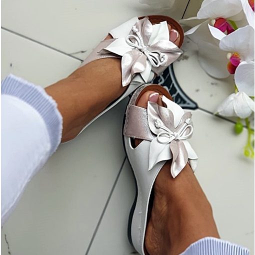 Felső részén virággal díszített, emlékezős talpú, alkalmi papucs 36-41