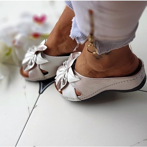 Felső részén virággal díszített, emlékezős talpú, alkalmi papucs 36-41