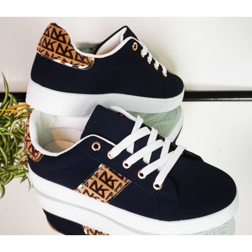 Fehér-sötétkék színű, fűzős, felső része műbőr anyagú, teletalpú, fűzős, női sportcipő 36-41