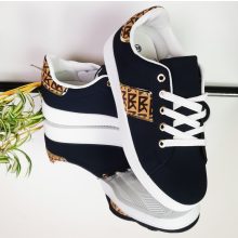 Fehér-sötétkék színű, fűzős, felső része műbőr anyagú, teletalpú, fűzős, női sportcipő 36-41