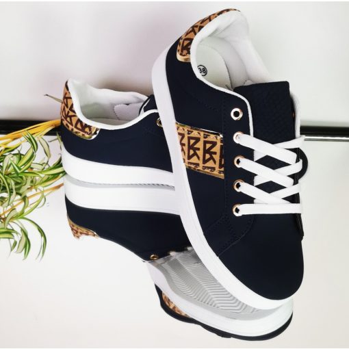 Fehér-sötétkék színű, fűzős, felső része műbőr anyagú, teletalpú, fűzős, női sportcipő 36-41