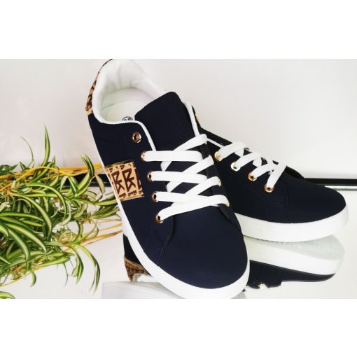 Fehér-sötétkék színű, fűzős, felső része műbőr anyagú, teletalpú, fűzős, női sportcipő 36-41