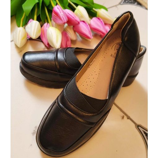 Fekete színű, teletalpú, lábfejnél gumis, műbőr, női cipő 36-41