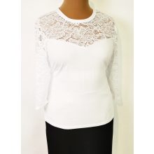 Fehér  színű, 3/4-es,  csipke ujjú felső 42-52