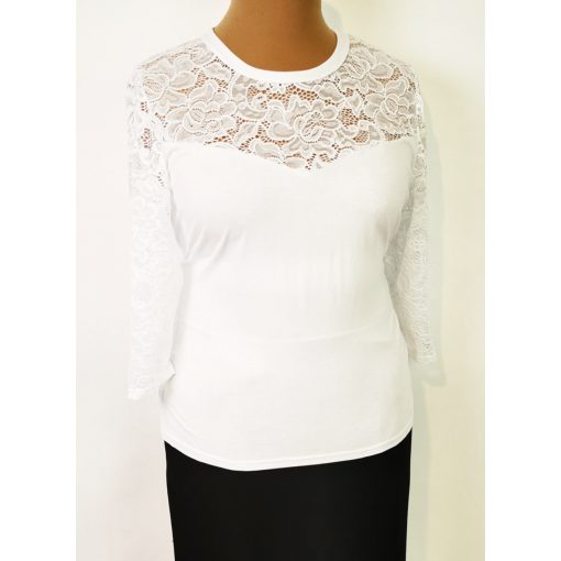Fehér  színű, 3/4-es,  csipke ujjú felső 42-52