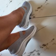 Világosszürke színű, lábfejnél nyitott, anyagában mintás, belebujós, könnyű, nyári, női sportcipő 36-41