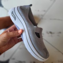 Világosszürke színű, lábfejnél nyitott, anyagában mintás, belebujós, könnyű, nyári, női sportcipő 36-41