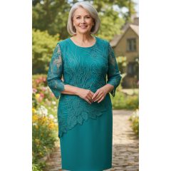   Zöld színű, hímzett csipke rátéttel díszített alkalmi ruha 48-58