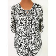 Kerek nyakú, 3/4-es ujjú, fekete-fehér színű, leopárd mintás felső 44-52