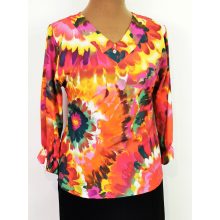 "V" nyakú, 3/4-es, piros-színes mintás, nyaknál díszített felső 42-52