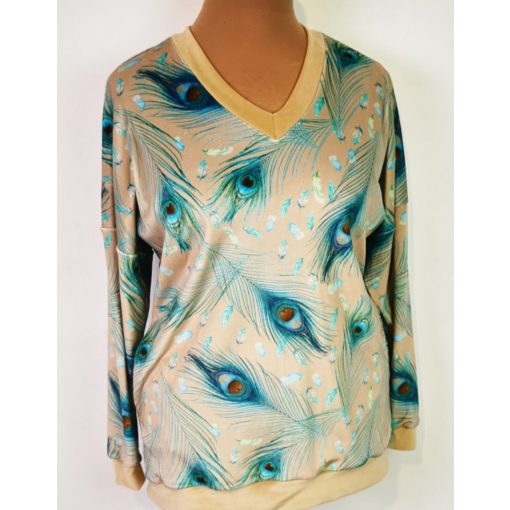 "V" nyakú, ejtett vállú, bársonyos tapintású, zsebes, bézs alapon, türkizkék mintás felső  42-52