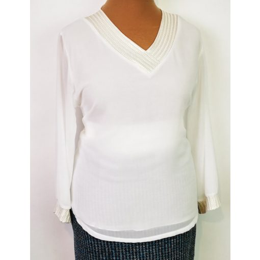 "V" nyakú, 3/4-es, fehér színű, elől diszített felső 44-52
