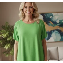 Kerek nyakú, rövid ujjú, lefelé bővülő, világoszöld színű, selymes anyagú felső  2XL/4XL