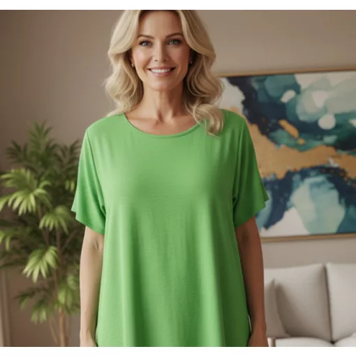 Kerek nyakú, rövid ujjú, lefelé bővülő, világoszöld színű, selymes anyagú felső  2XL/4XL