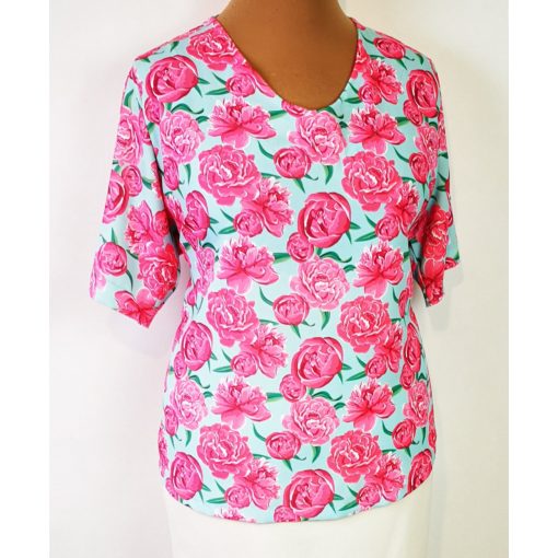 "V" nyakú, 3/4-es ujjú, világos  alapon, pink színű, rózsa mintás, selymes anyagú felső 42-52