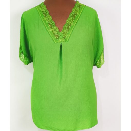 "V"nyakú, ejtett vállú, zöld színű, nyaka és ujja vége díszített, selymes anyagú felső 2XL/3XL