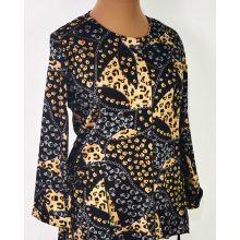 Fekete alapszínen, barna-szürke, leopárd mintával díszített felső 42-52