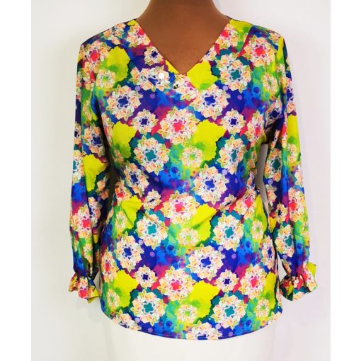 "V" nyakú, 3/4-es ujjú, színes virág mintás, nyaknál díszített felső 42-52