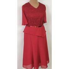 Csipkerátéttel díszített, oldalt cipzáras alkalmi ruha 50-56