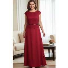   Csipkerátéttel díszített, hátul cipzáras alkalmi, maxi ruha 42-52