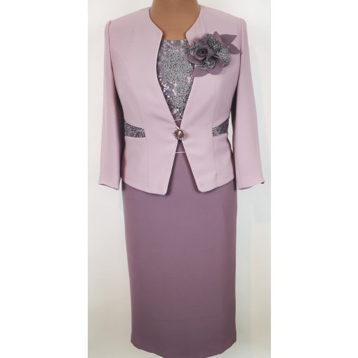 Gyönyörű, enyhén csillogó hímzéssel díszített kosztüm 42-56