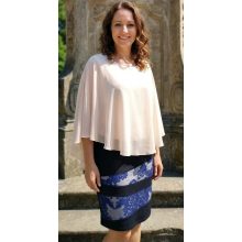 Elől hímzett csipke mintával díszített, muszlin rátétes ruha 48-56