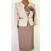 Gyönyörű, enyhén csillogó hímzéssel díszített kosztüm 42-56