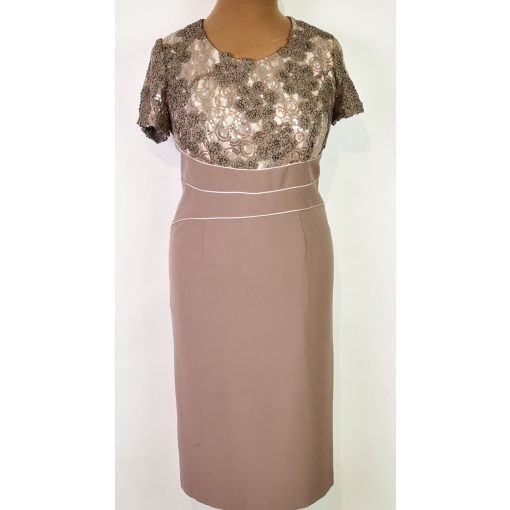 Gyönyörű, enyhén csillogó hímzéssel díszített kosztüm 42-56