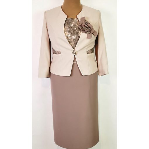 Gyönyörű, enyhén csillogó hímzéssel díszített kosztüm 42-56