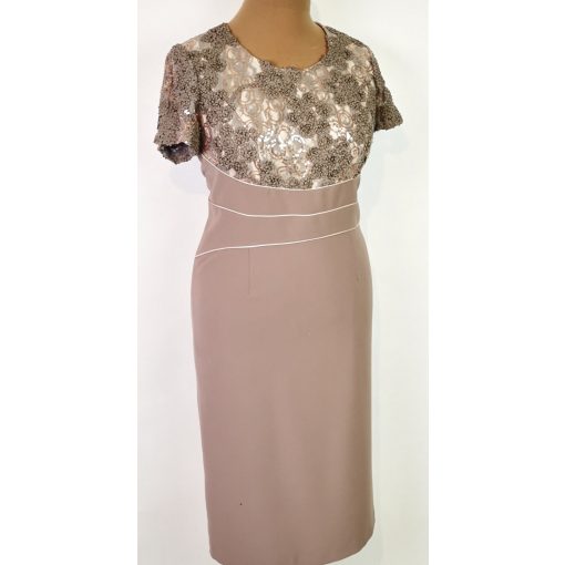 Gyönyörű, enyhén csillogó hímzéssel díszített kosztüm 42-56