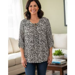   Kerek nyakú, 3/4-es ujjú, fekete-fehér színű, leopárd mintás felső 44-52