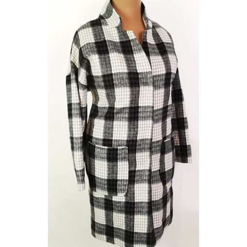 Álló nyakú, patentos záródású, zsebes, vatelin béléses, átmenet kabát 42-50