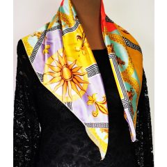 Kocka alakú, selymes anyagú, színes mintás kendő