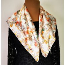 Kocka alakú, selymes anyagú, színes mintás kendő