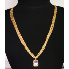 5 soros aranyszínű lánc, fehér színű köves medállal