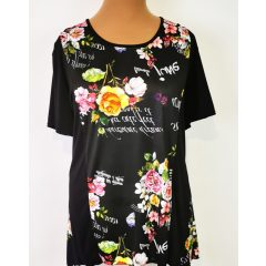   Kerek nyakú, rövid ujjú, fekete alapon színes virág mintával díszített, selymes, rugalmas anyagú tunika 2XL/3XL