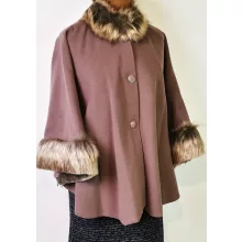 Selyembéléses, világos kapucsinó barna, szőrme díszítéses, átmeneti, alkalmi szövet kabát 4XL/5XL-6XL/7XL