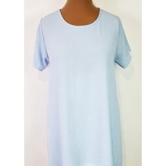   Kerek nyakú, rövid ujjú, lefelé bővülő, világoskék színű, selymes anyagú felső  2XL/4XL