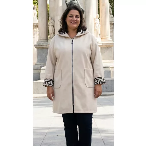 Bézs színű, kapucnis, zsebes, gallérnál díszített, cipzáras, átmeneti kabát 3XL-5XL