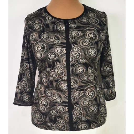 Kerek  nyakú, 3/4-es ujjú, világosbarna-fekete színű mintás, pamutos anyagú felső L-4XL
