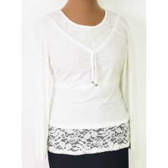   Kerek  nyakú, hosszú ujjú, fehér színű, csipkerátéttel díszített, selymes anyagú felső L-3XL
