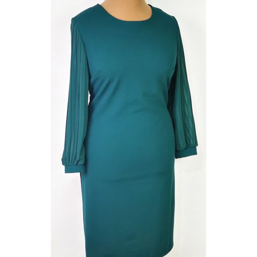 Kerek nyakú, hosszú ujjú, muszlin ujjú, nagyon szép sötétzöld színű, selymes anyagú ruha 46-52