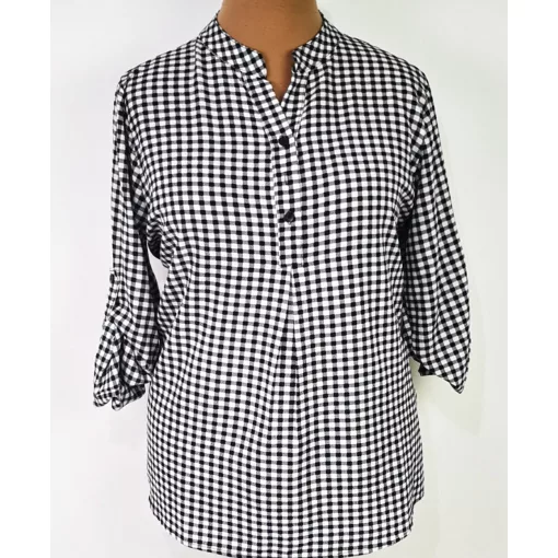 Álló nyakú, roll upos ujjú, aszimmetrikus, kerekített aljú, elől gombos, selymes, rugalmas anyagú felső 2XL/3XL