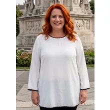 Kerek nyakú, 3/4-es tölcsér ujjú, fehér színű, pamutos anyagú felső 2XL/3XL