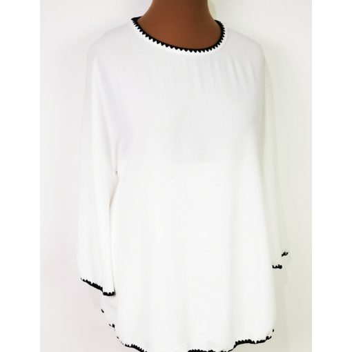 Kerek nyakú, 3/4-es tölcsér ujjú, fehér színű, pamutos anyagú felső 2XL/3XL